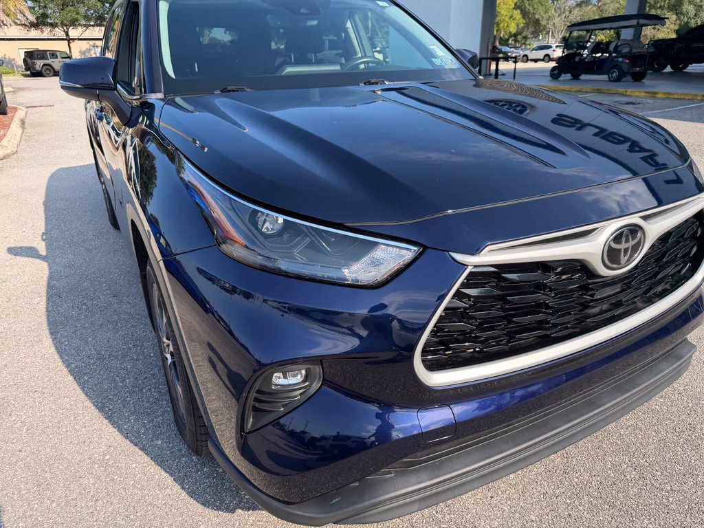 Used 2022 Toyota Highlander XLE AWD/4WD image 15