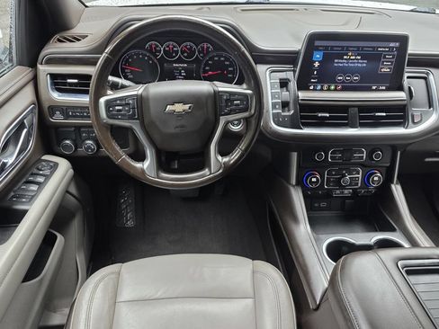 Used 2021 Chevrolet Suburban LT RWD image 11