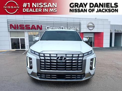 Used 2024 Hyundai Palisade Calligraphy FWD image 2