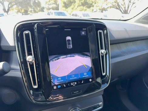 Certified 2023 Volvo C40 Recharge Core image 17