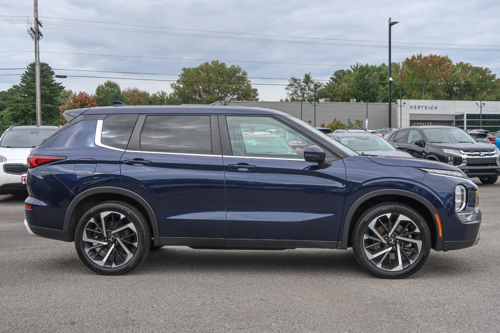 Used 2024 Mitsubishi Outlander AWD image 8