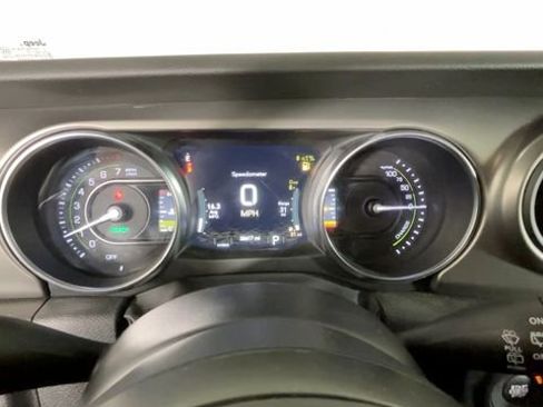 Used 2023 Jeep Wrangler Unlimited w/ Cold Weather Group AWD/4WD image 30