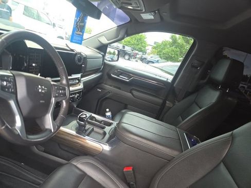 Used 2023 Chevrolet Silverado 1500 LT Trail Boss w/ Convenience Package II AWD/4WD image 7
