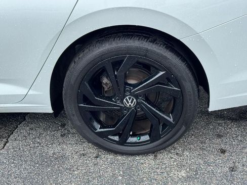 Used 2025 Volkswagen Jetta SE FWD image 8