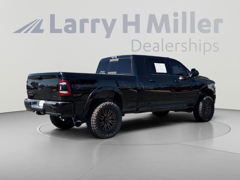 Used 2019 RAM 2500 Laramie w/ Black Appearance Package AWD/4WD image 4