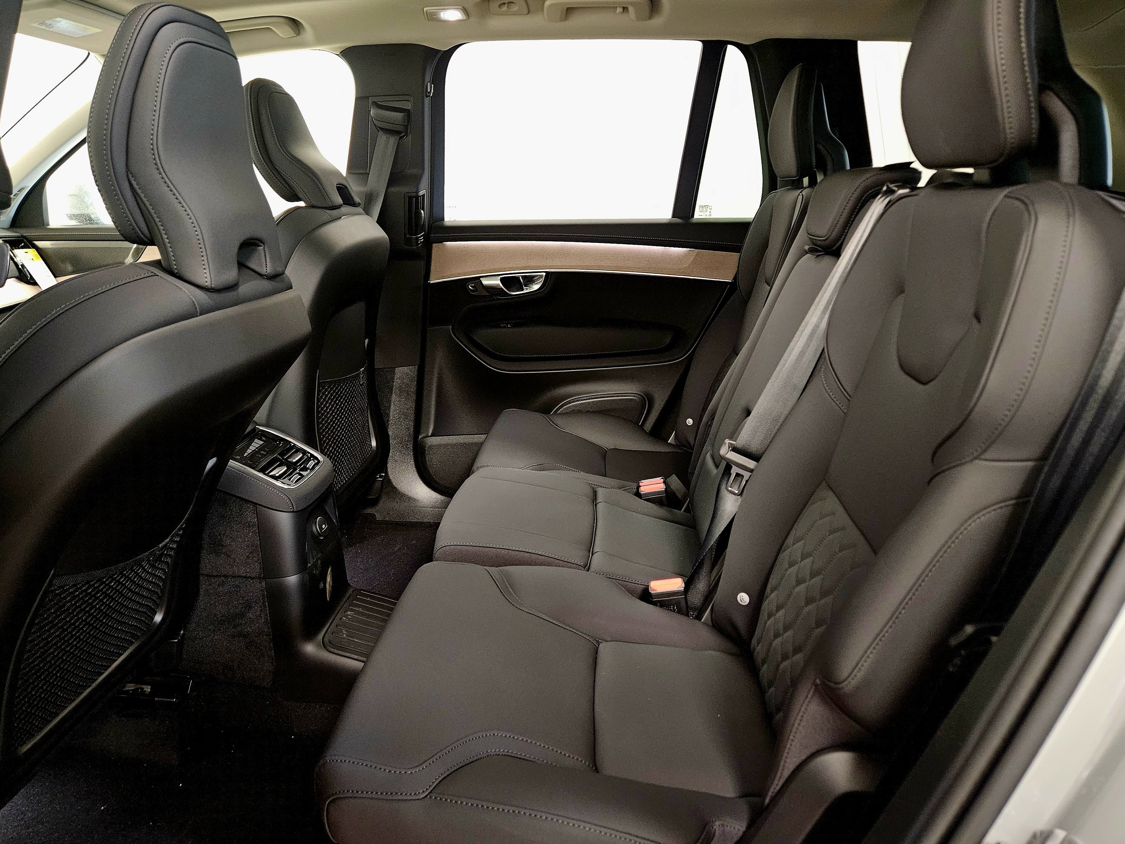 New 2026 Volvo XC90 T8 Plus w/ Protection Package Premier AWD/4WD image 11