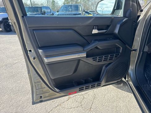 Used 2025 Toyota Tacoma TRD Sport image 25