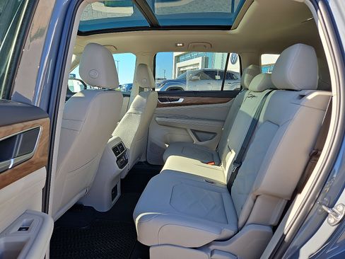 New 2026 Volkswagen Atlas SE image 11