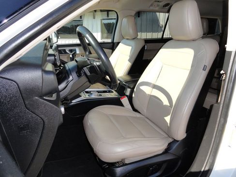 Used 2020 Ford Explorer XLT w/ Equipment Group 202A image 10