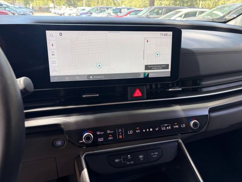 Used 2026 Kia Carnival FWD image 21
