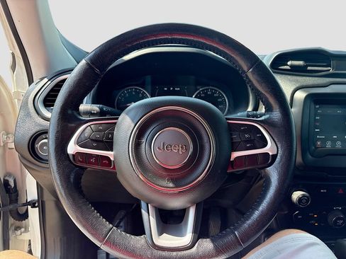 Used 2020 Jeep Renegade Latitude w/ Cold Weather Group AWD/4WD image 11