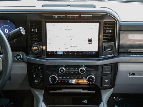 Used 2024 Ford F250 Limited image 11