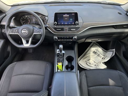 Certified 2025 Nissan Altima 2.5 SV image 8