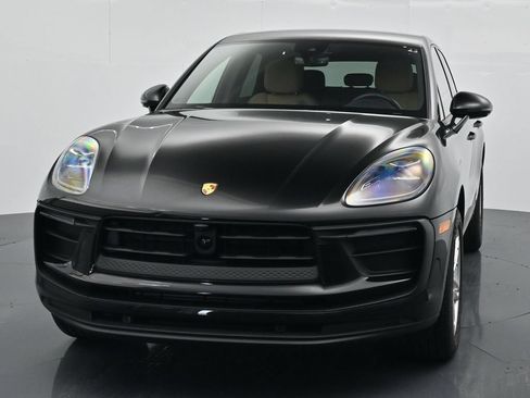 Certified 2026 Porsche Macan AWD/4WD image 10
