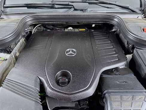 Used 2024 Mercedes-Benz GLS 450 4MATIC image 32