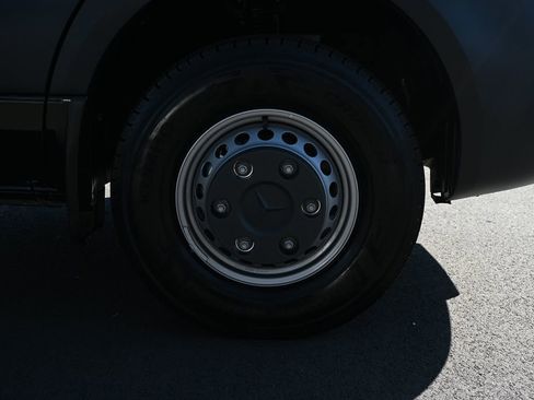 Used 2023 Mercedes-Benz Sprinter 4500 image 28