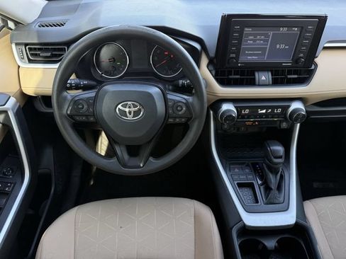 Used 2021 Toyota RAV4 XLE FWD image 11