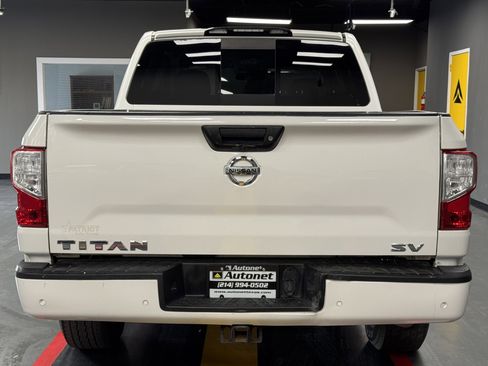 Used 2020 Nissan Titan SV image 5