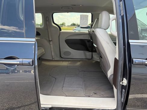 Used 2020 Chrysler Pacifica Touring-L Plus FWD image 25
