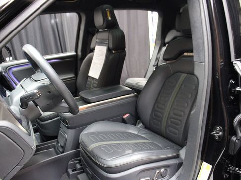 Used 2023 Rivian R1T Adventure image 29