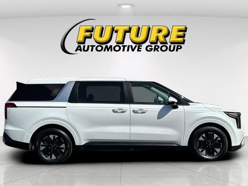 Used 2026 Kia Carnival LXS FWD image 3