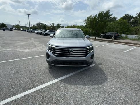 Used 2024 Volkswagen Atlas SE FWD image 3