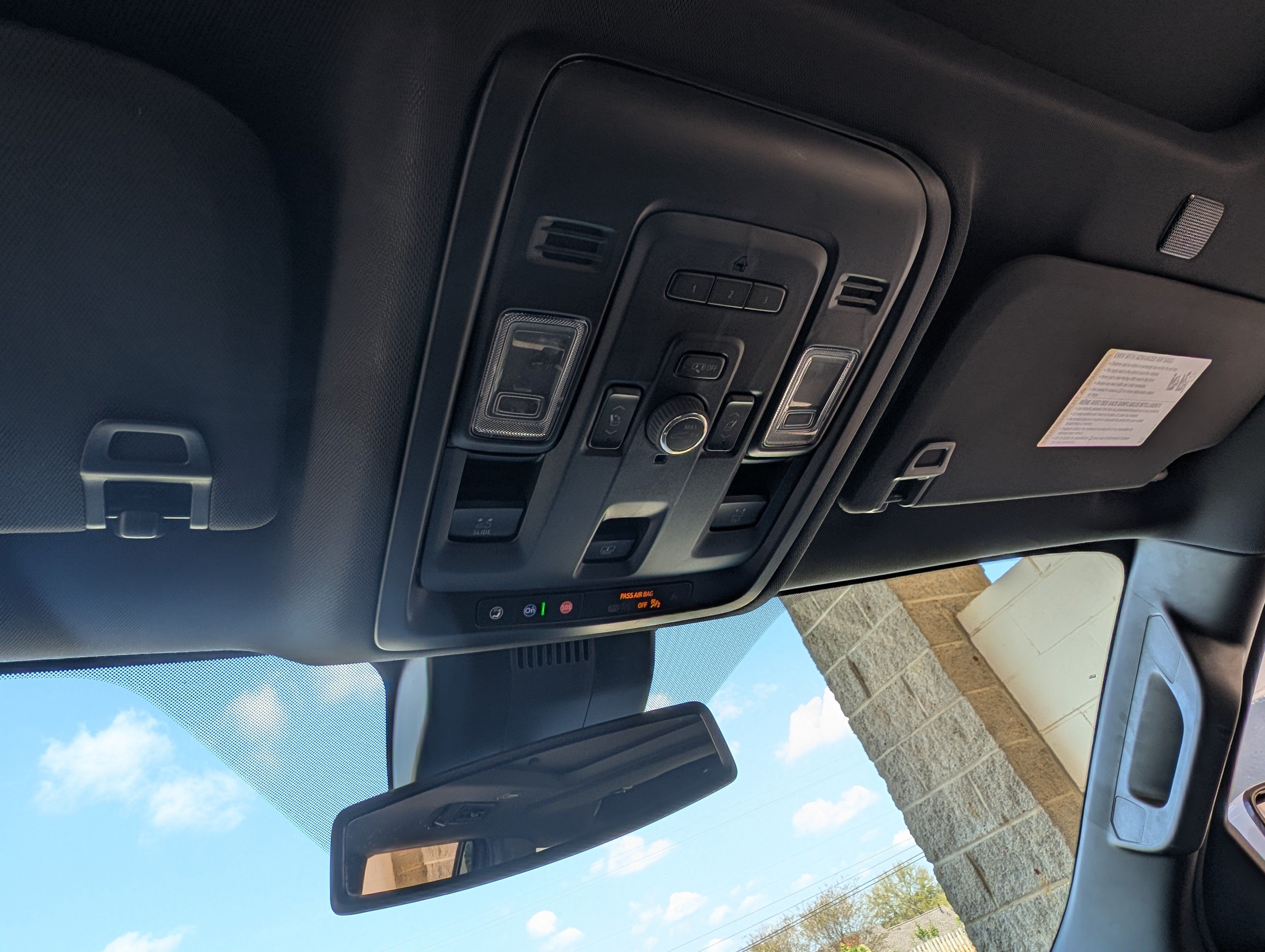Used 2024 Chevrolet Tahoe Z71 w/ Z71 Off-Road Package AWD/4WD image 32