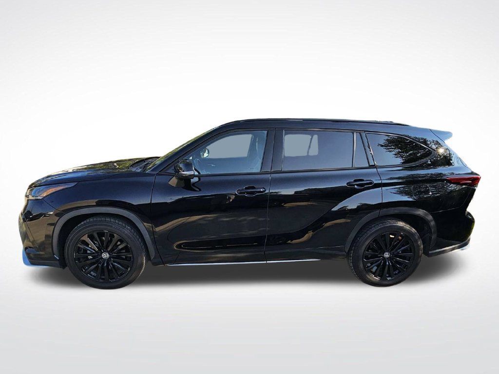 Used 2023 Toyota Highlander XSE FWD image 13