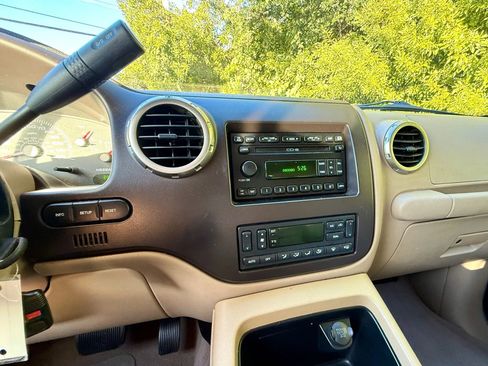 Used 2004 Ford Expedition Eddie Bauer image 45