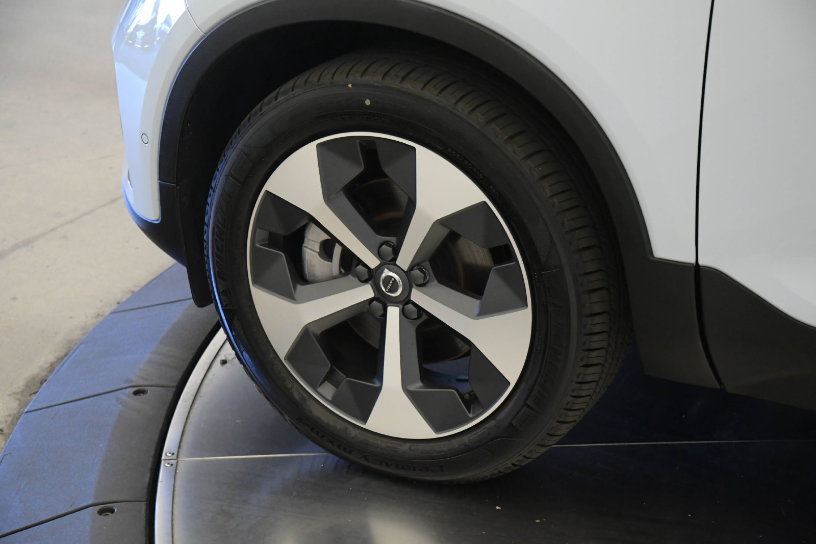 Used 2026 Volvo XC40 B5 Plus w/ Protection Package Premier AWD/4WD image 9