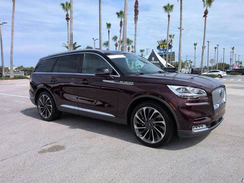 Certified 2020 Lincoln Aviator Reserve w/ Equipment Group 202A AWD/4WD image 2