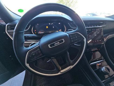 Used 2023 Jeep Grand Cherokee L Laredo image 8