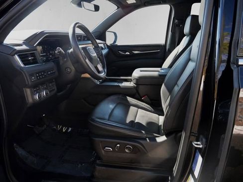 Used 2023 GMC Yukon Denali w/ Denali Reserve Package image 14