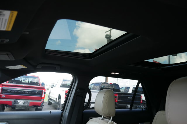 Used 2018 Ford Explorer Limited FWD image 3