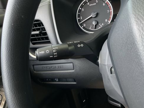 Used 2025 Nissan Rogue S AWD/4WD image 29