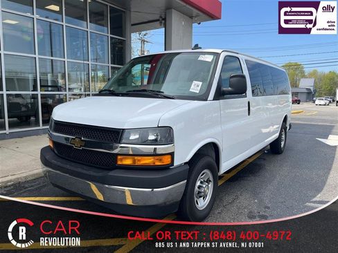 Used 2024 Chevrolet Express 3500 LT w/ LT Preferred Equipment Group RWD image 4