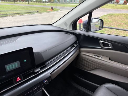 Used 2026 Kia Carnival FWD image 38