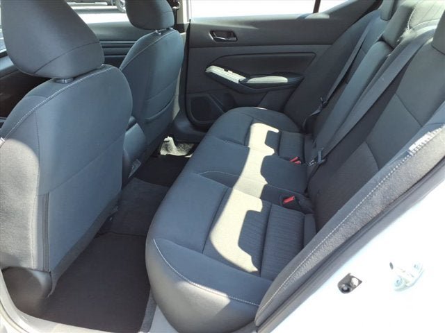 Used 2025 Nissan Altima 2.5 SV FWD image 11