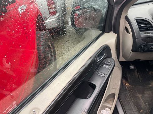 Used 2013 Dodge Grand Caravan American Value Package image 9