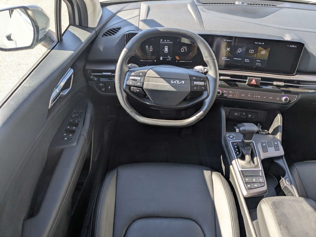 Used 2026 Kia Sportage EX FWD image 18