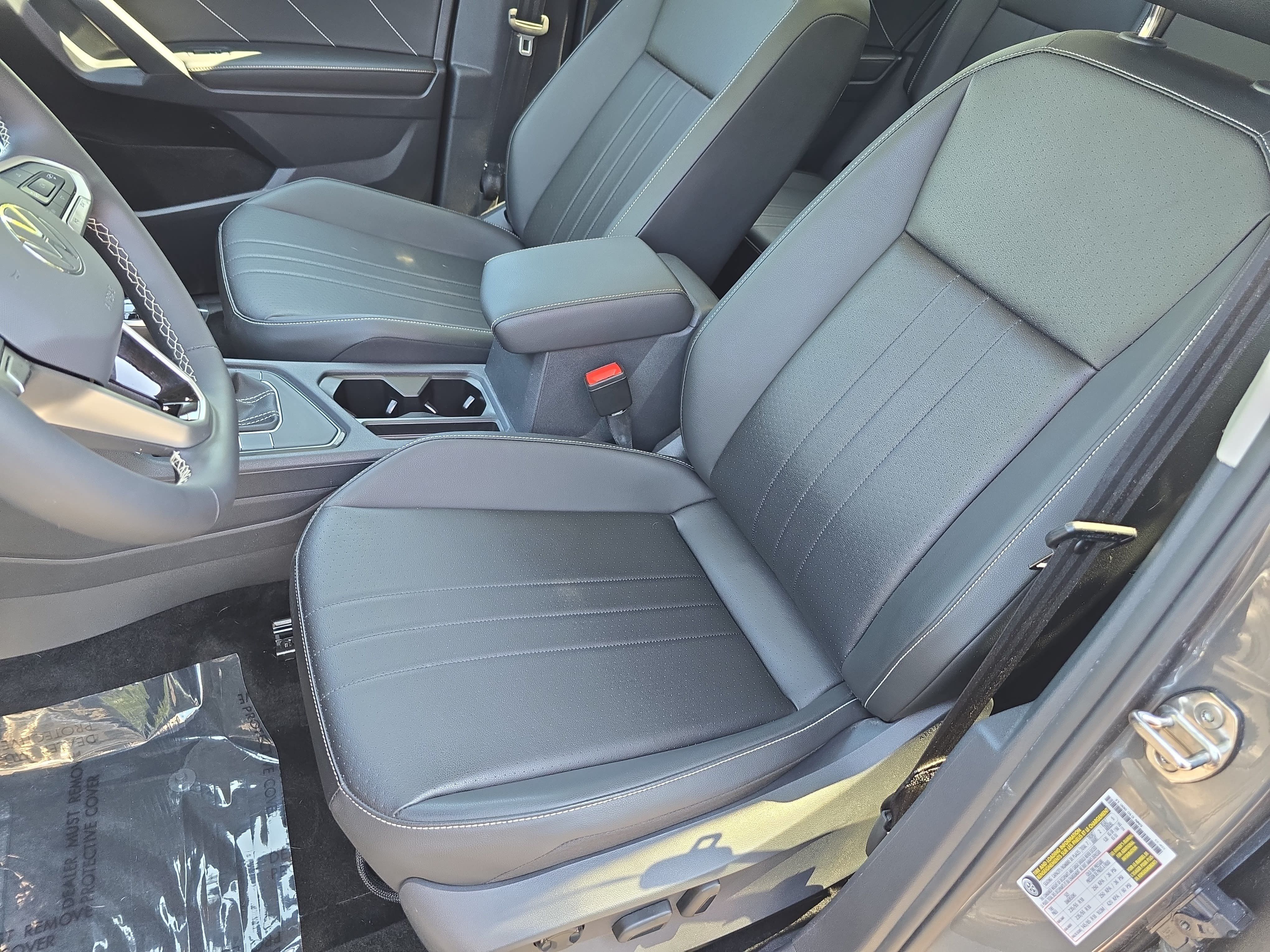 Certified 2024 Volkswagen Tiguan SE FWD image 16