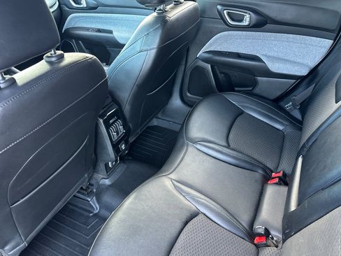 Used 2024 Jeep Compass Latitude image 13