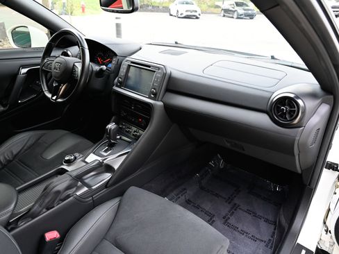 Used 2021 Nissan GT-R Premium AWD/4WD image 41