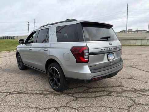 Used 2024 Ford Expedition Limited AWD/4WD image 4