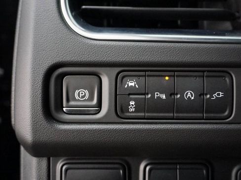 Used 2021 Chevrolet Tahoe Premier w/ Premium Package image 12