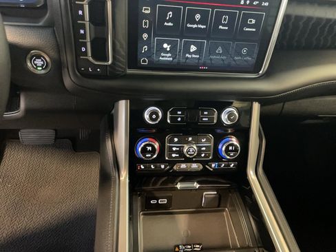 Used 2024 GMC Yukon XL Denali w/ Advanced Technology Package image 7