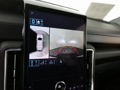 Used 2025 GMC Yukon Denali w/ Sun & Power Step Package image 8