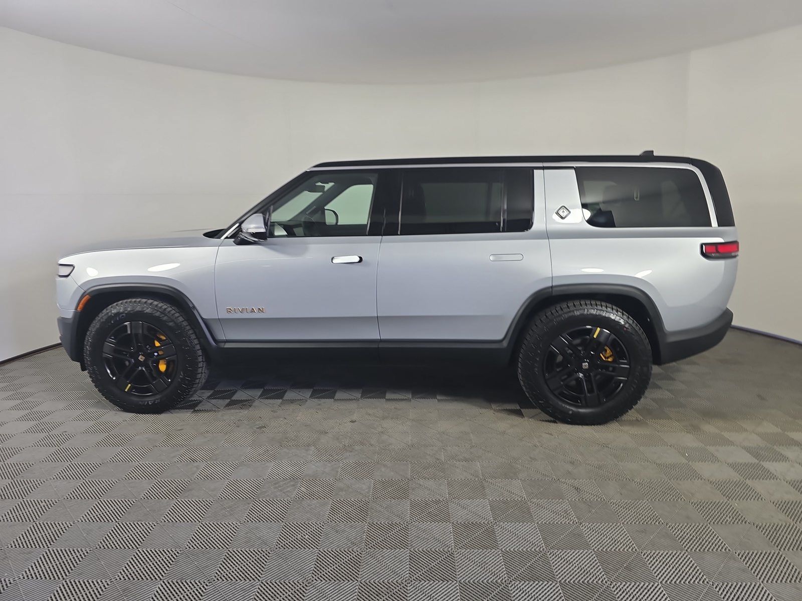 Used 2023 Rivian R1S Adventure Quad AWD/4WD image 2