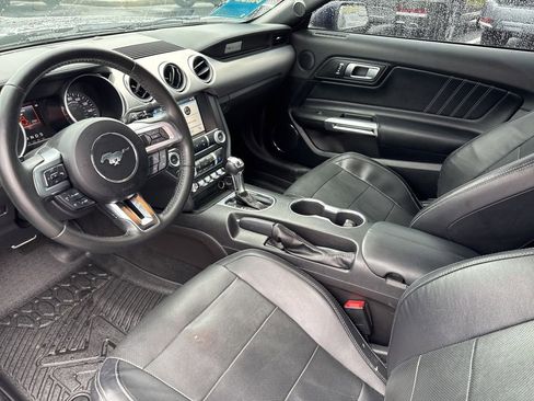 Used 2019 Ford Mustang Premium image 10