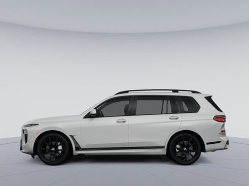 Used 2024 BMW X7 xDrive40i w/ Climate Comfort Package AWD/4WD image 2